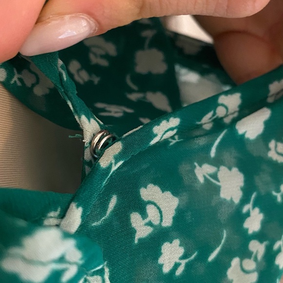 Green blouse - Picture 6 of 7